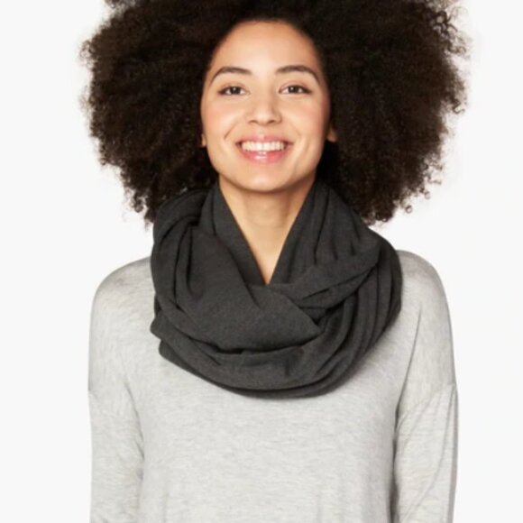 BEYOND YOGA Hidden Pocket Infinity Scarf Zipper Pocket Black Brown Soft Warm - Picture 1 of 5